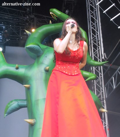 Sharon den Adel from Within Temptation (live at M'era Luna 2002 festival, Germany 2002)